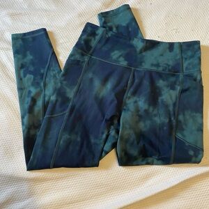 Victoria’s Secret 
Blue Tie-Dye Leggings